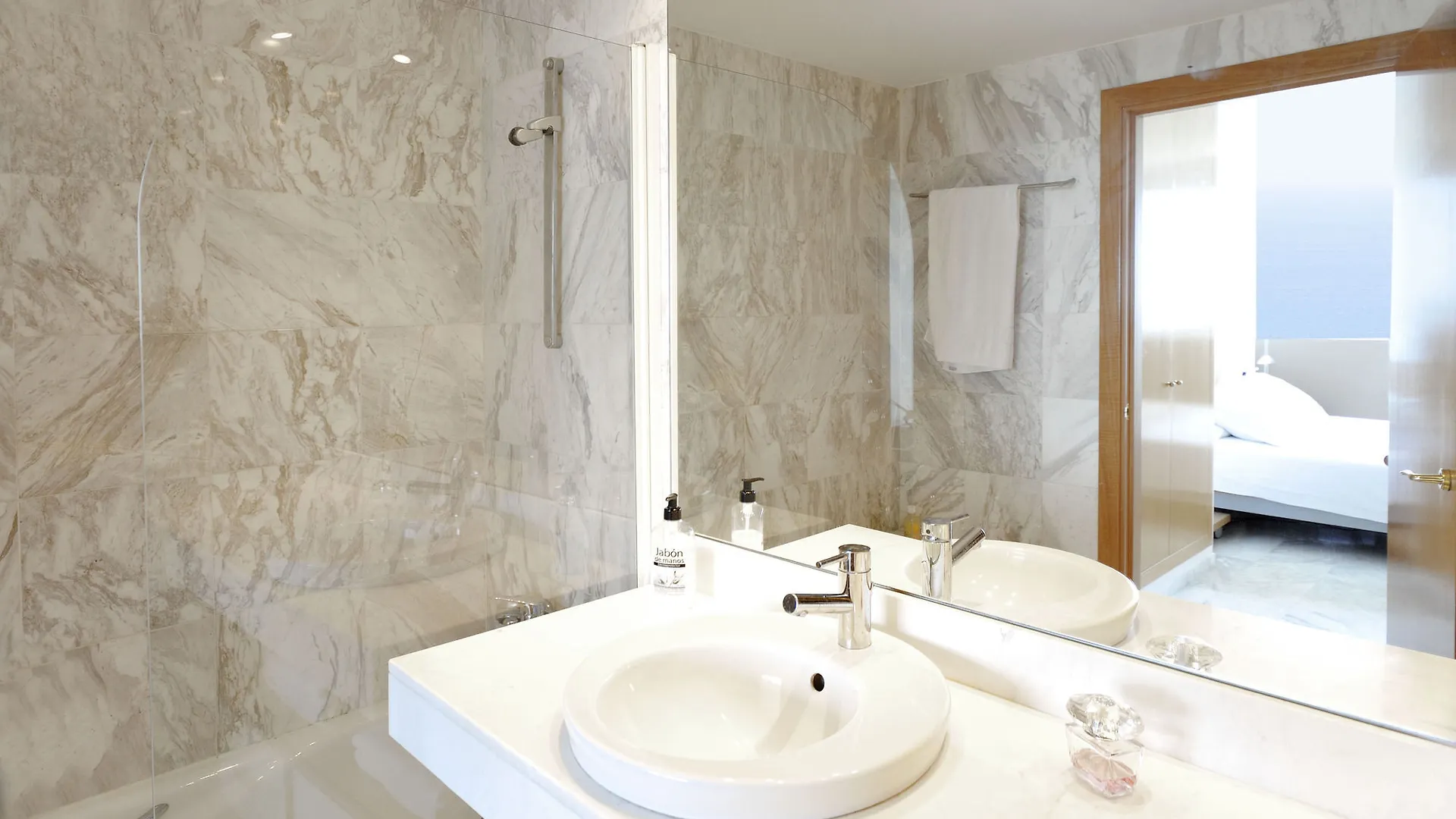 You Stylish Beach Apartments バルセロナ スペイン